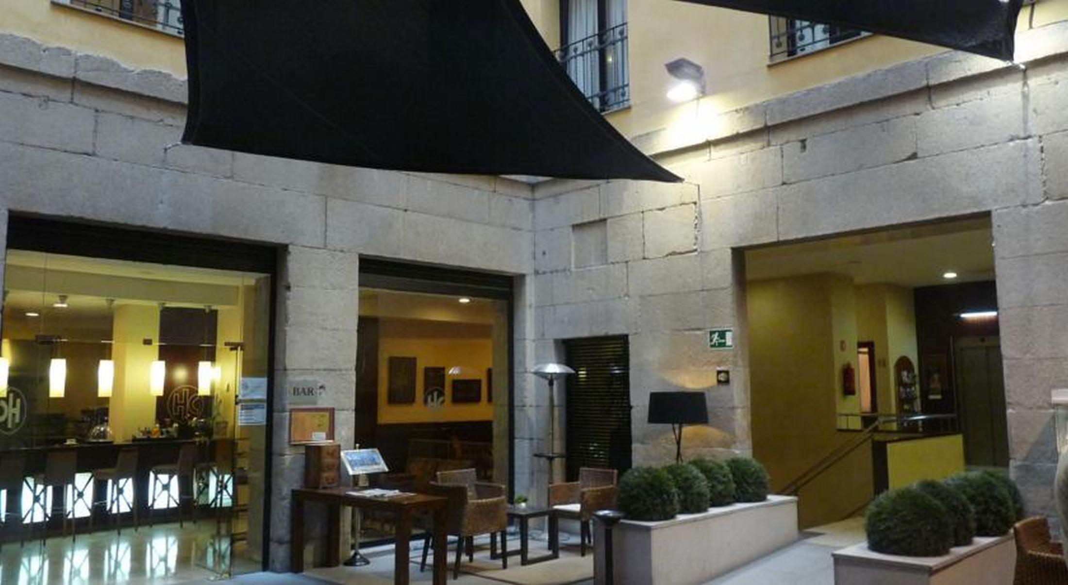 ホテル カタロニア プエルタ デル ソル マドリード エクステリア 写真